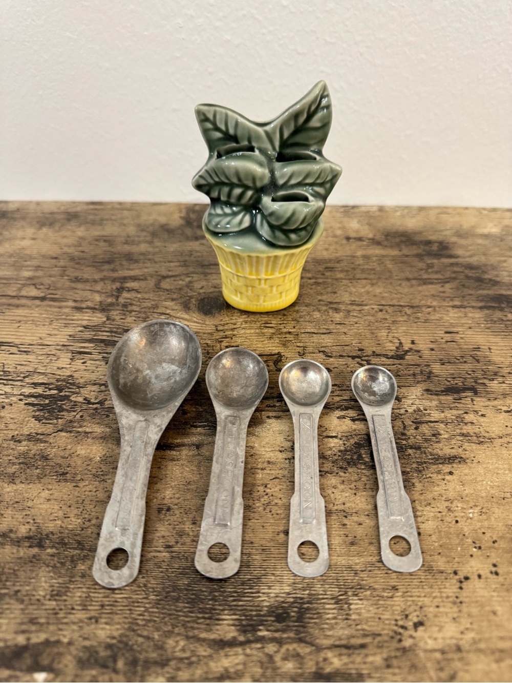 Vintage Ceramic Measuring Spoon Holder Set Green Yellow Retro Kitchen - Picture 9 of 10